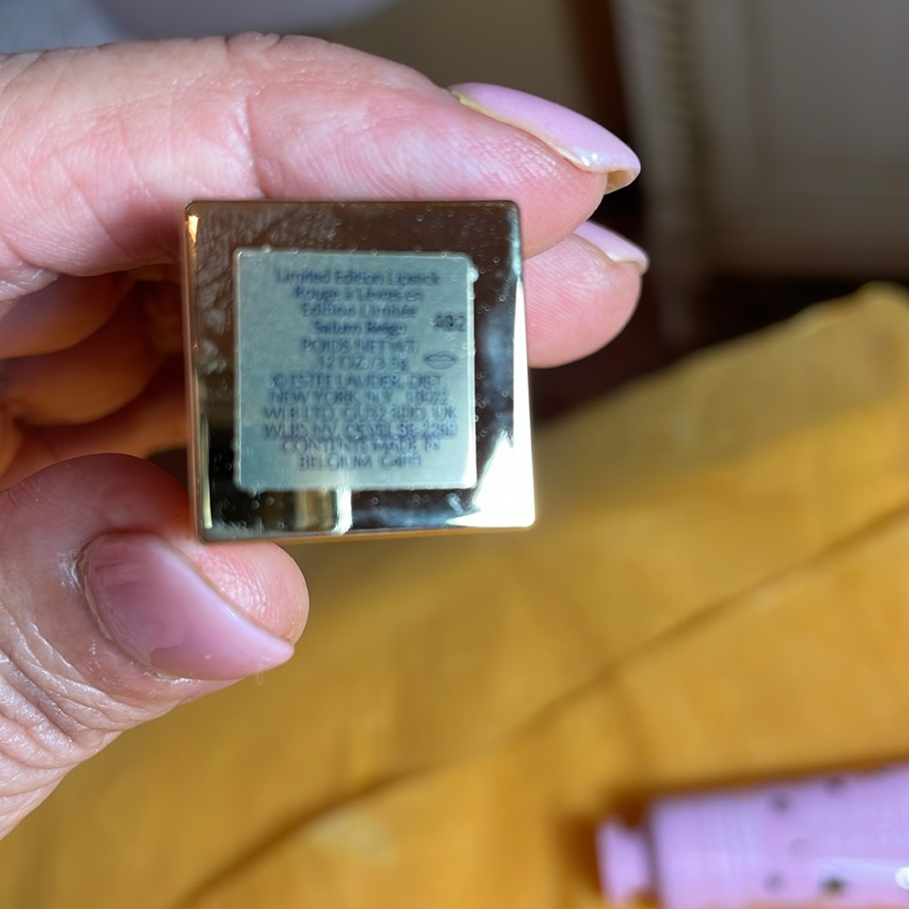 Estee Lauder - Picture 4 of 11
